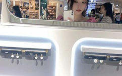 免费无人区码卡二卡3卡网站双插